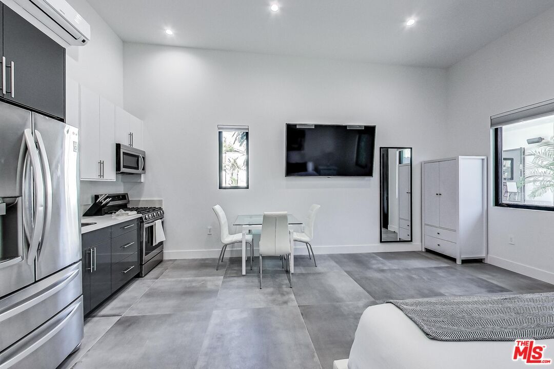 Dining room, Interior, Kitchen, Recessed Lighting