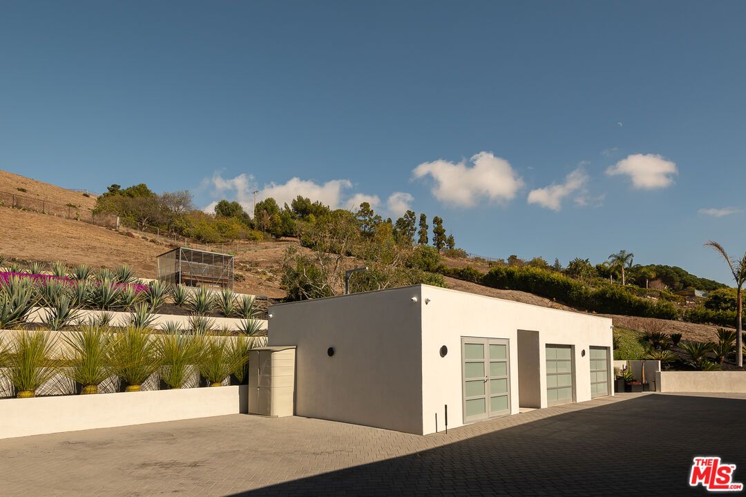 Detached Garage, Exterior