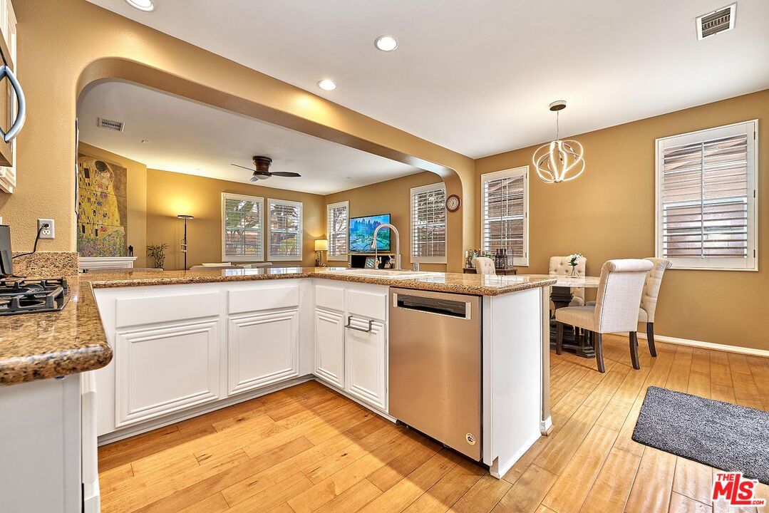 Dining room, Interior, Kitchen, Pendant Lights, Recessed Lighting, Wood Texture Flooring
