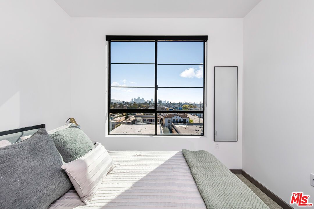 Bedroom, Interior, Water
