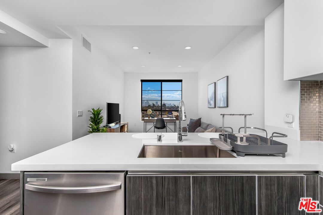 Interior, Kitchen, Recessed Lighting, Water