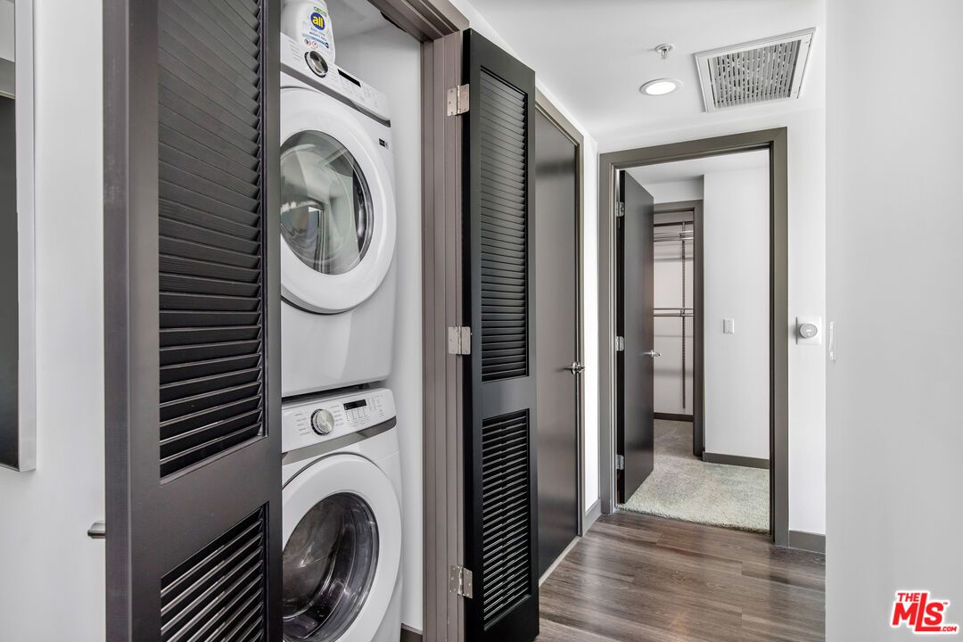 Interior, Recessed Lighting, Utility Closets, Washer, Wood Texture Flooring