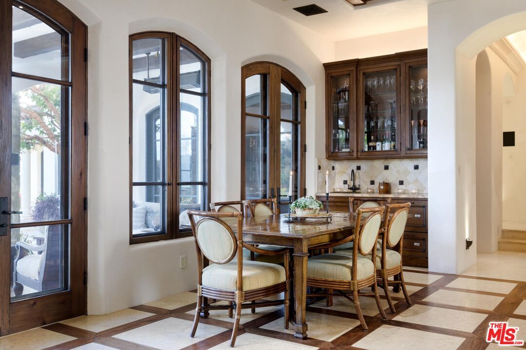 Dining room, Interior