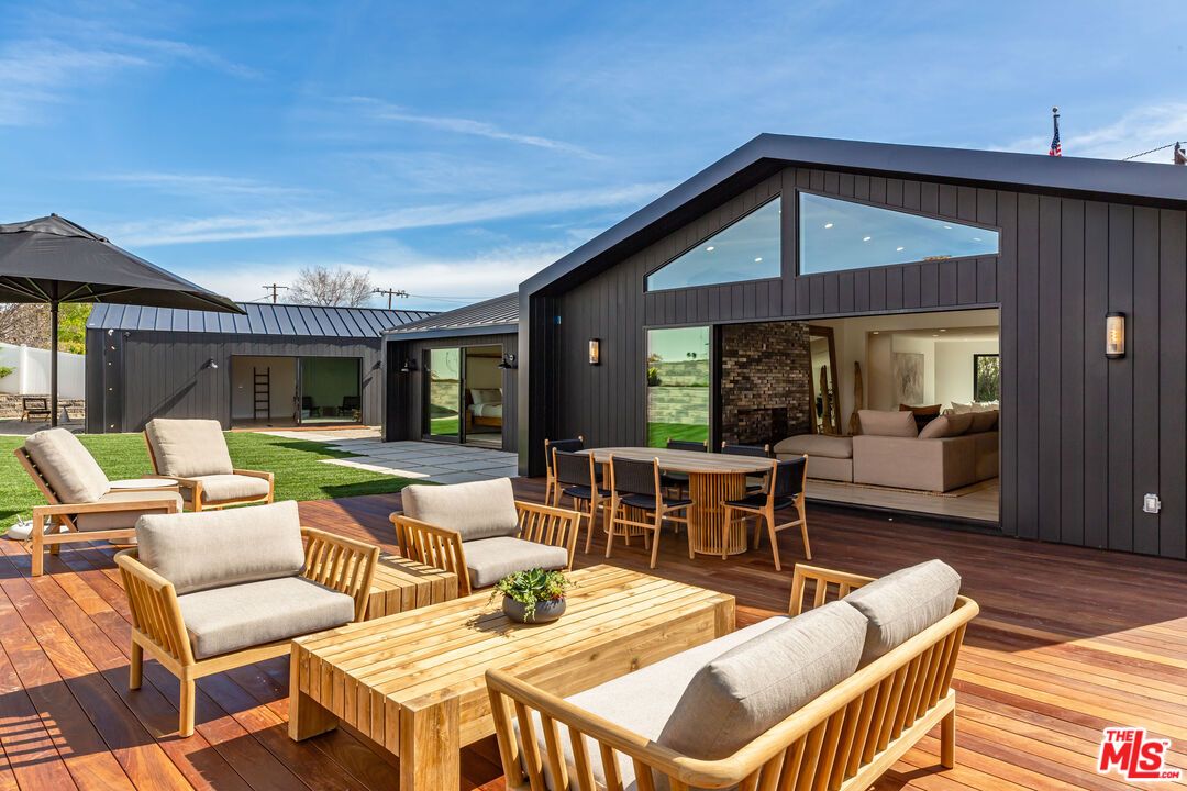 Exterior, Wood Texture Flooring