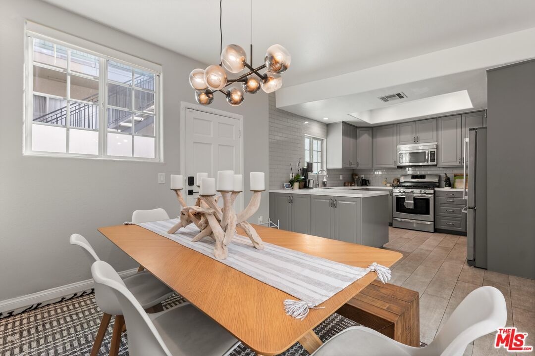 Dining room, Interior, Kitchen, Pendant Lights, Recessed Lighting, Stainless Steel Appliances