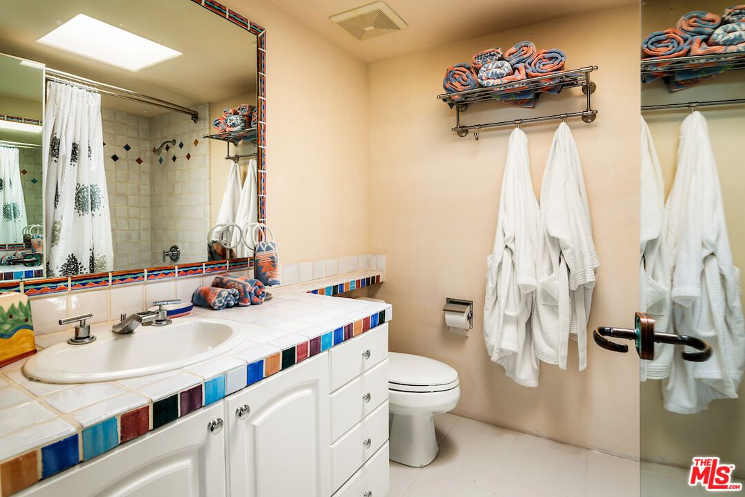 Bathroom, Interior, Tile Countertops