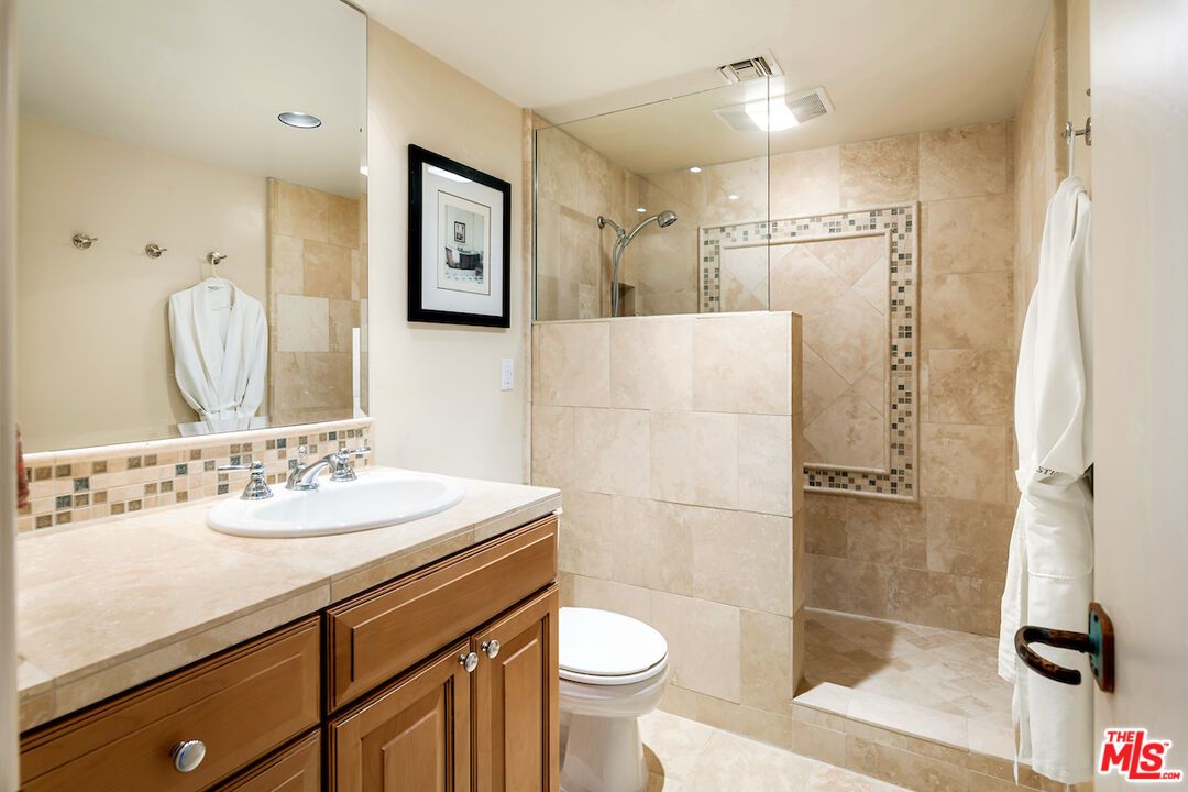 Bathroom, Interior, Recessed Lighting, Tile Countertops