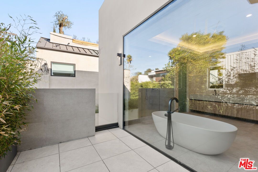 Bathroom, Exterior, Free Standing Baths, Glass Shower, Interior, Recessed Lighting