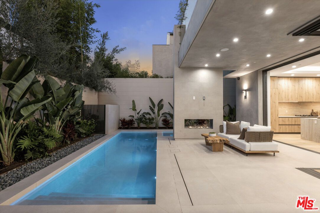 Exterior, Fireplace, Pool
