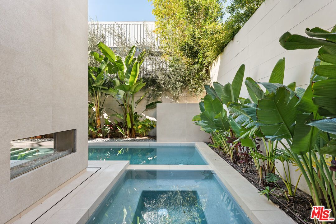 Exterior, Fireplace, Pool