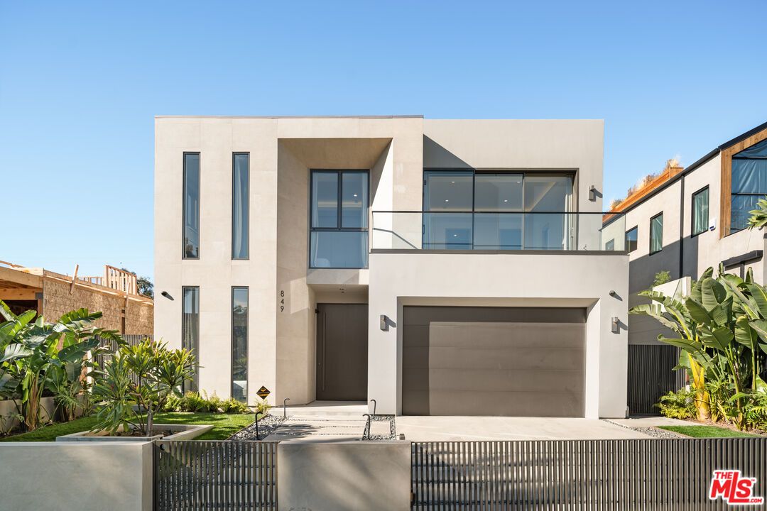 Attached, Exterior, Facade, Modern