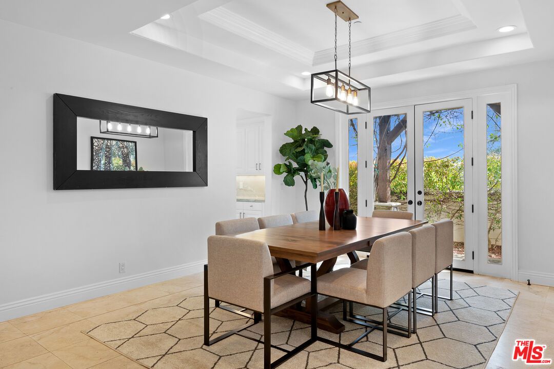 Dining room, Interior, Pendant Lights, Recessed Lighting