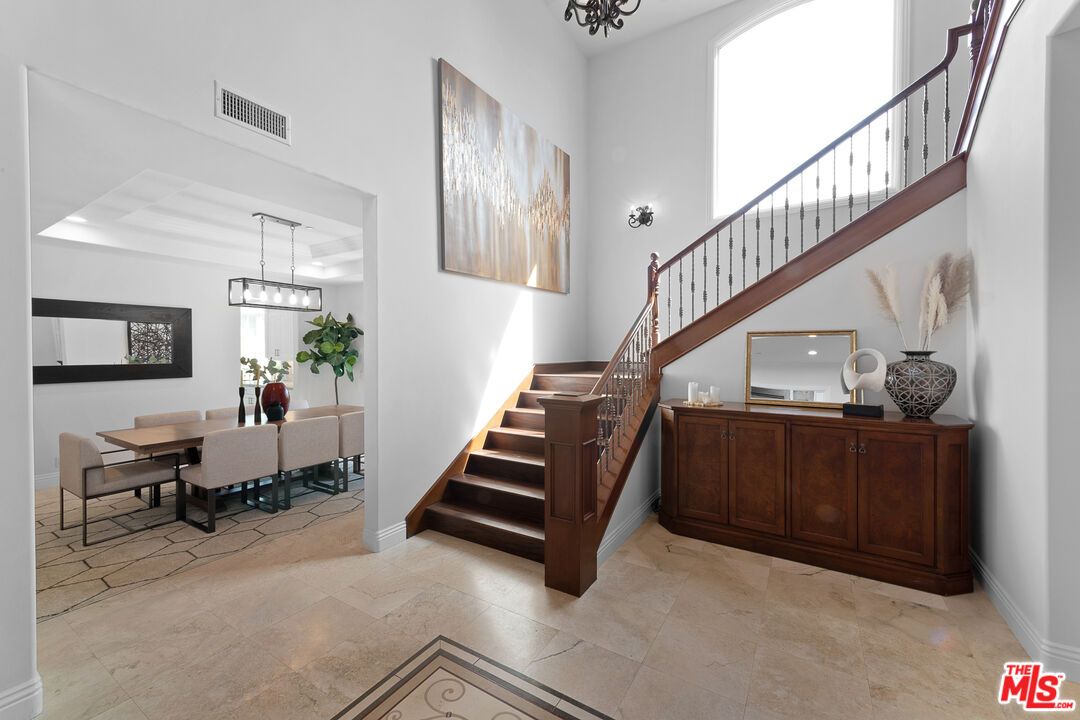 Chandelier, Dining room, Interior, Pendant Lights