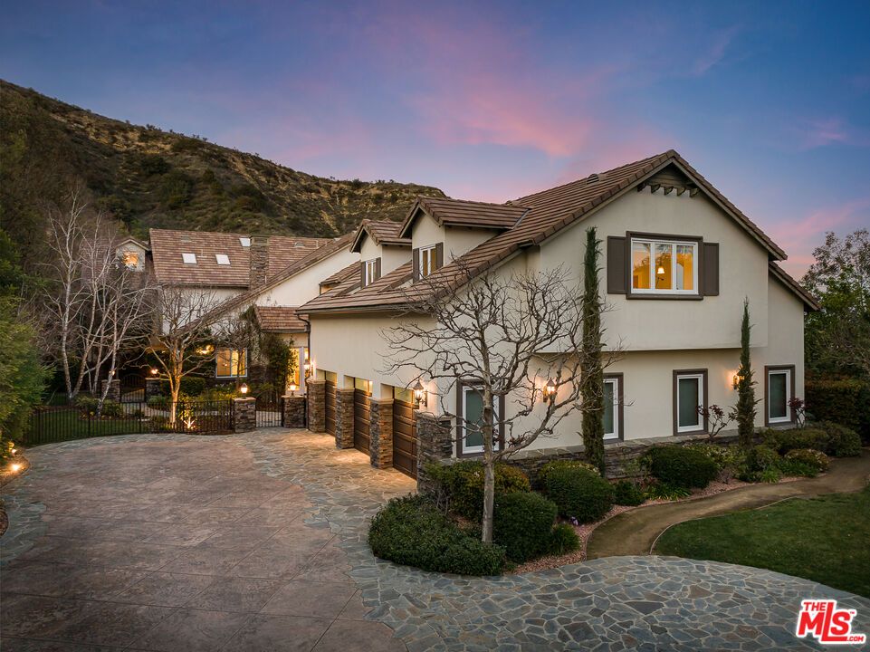 Backyard, Exterior, Facade, Farmhouse