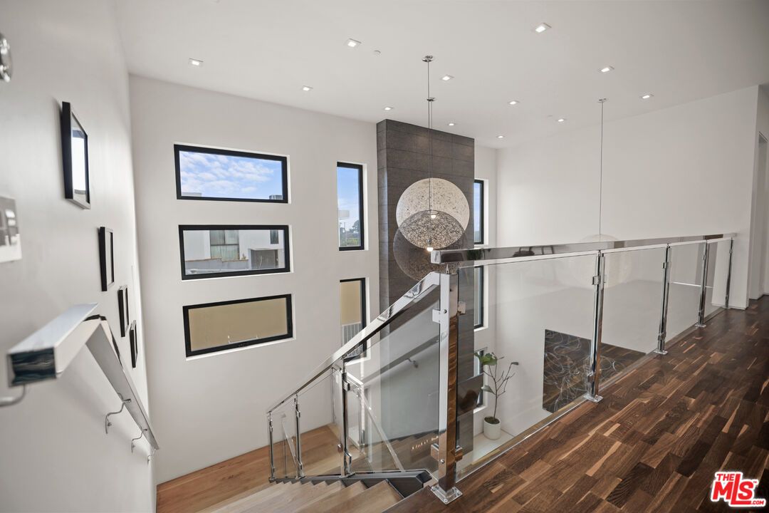 Interior, Pendant Lights, Recessed Lighting, Wood Texture Flooring