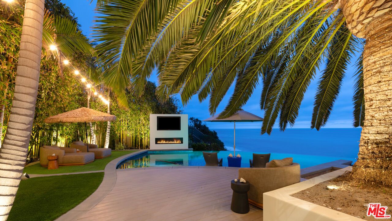Exterior, Fireplace, Pool, Water
