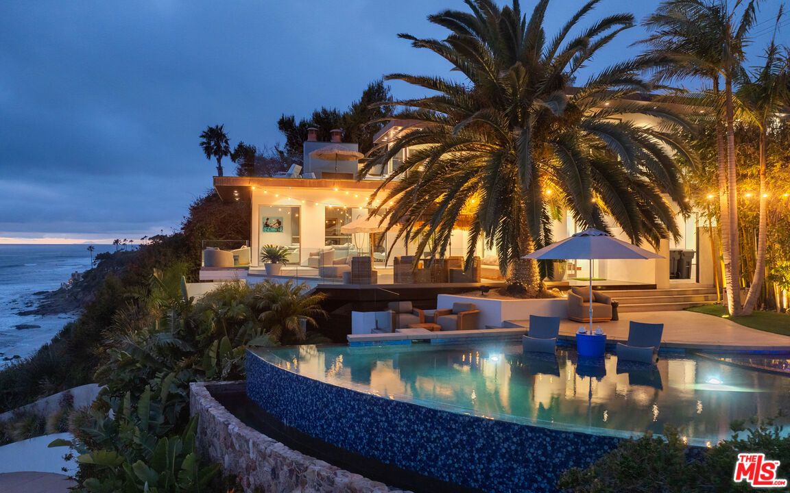 Exterior, Pool, Water