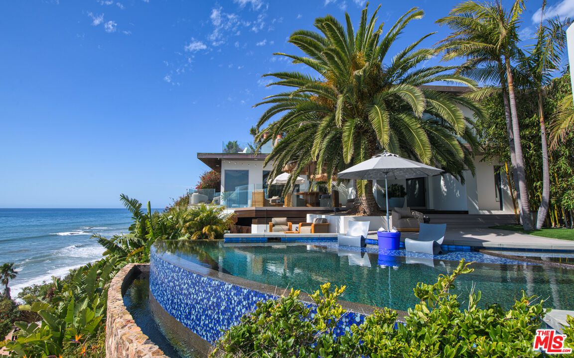 Exterior, Lake, Pool
