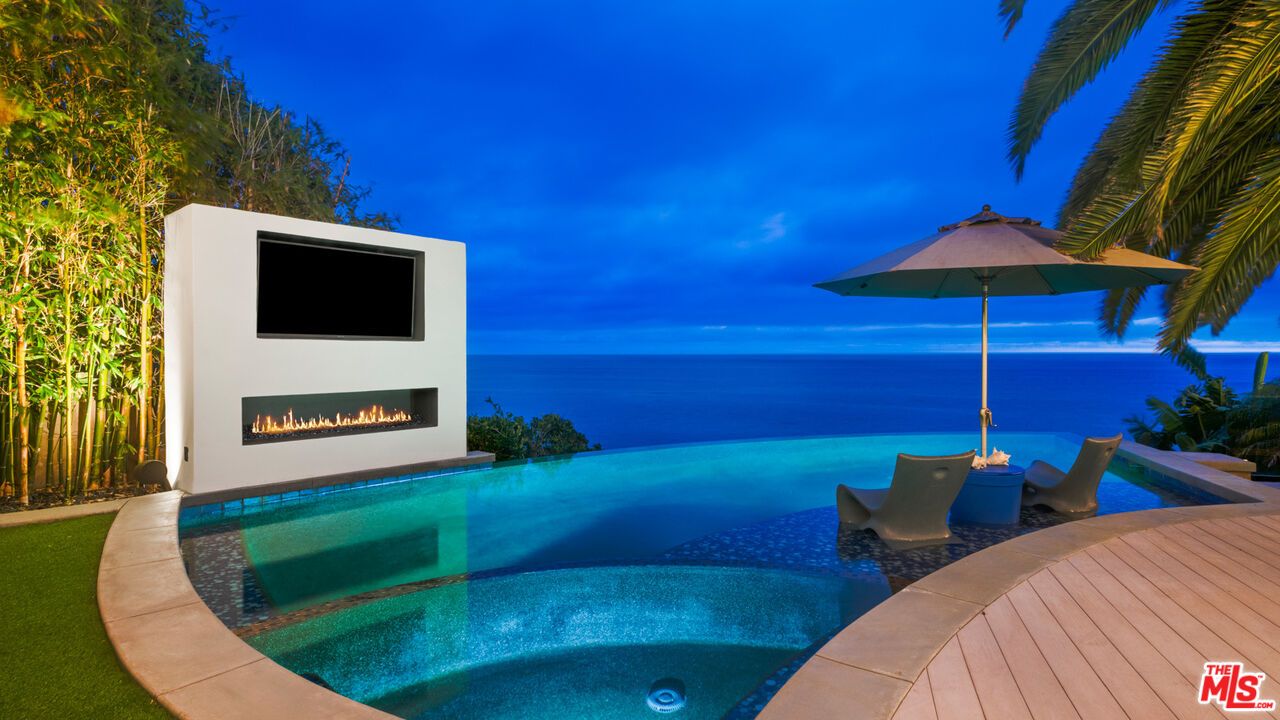 Exterior, Fireplace, Pool, Water