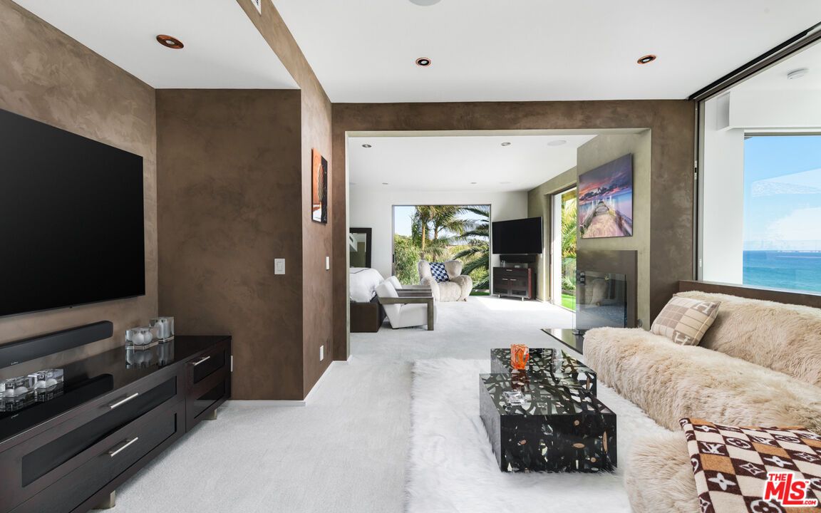 Fireplace, Interior, Living room, Recessed Lighting, Water