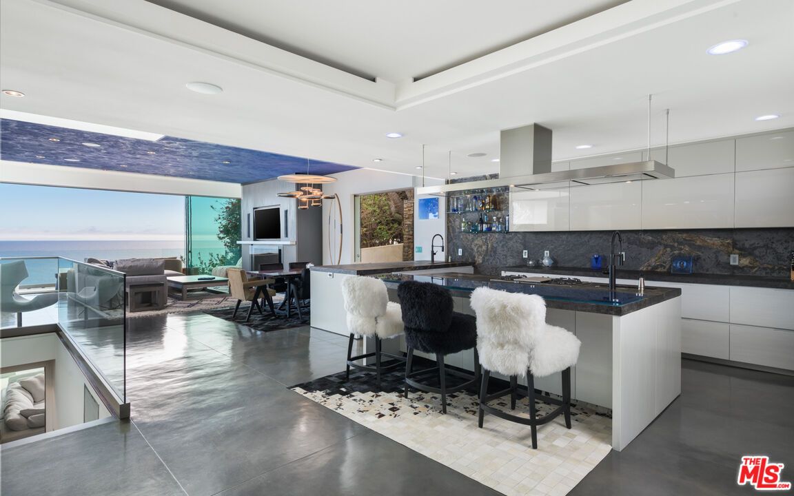 Dining room, Interior, Kitchen, Pendant Lights, Recessed Lighting, Water