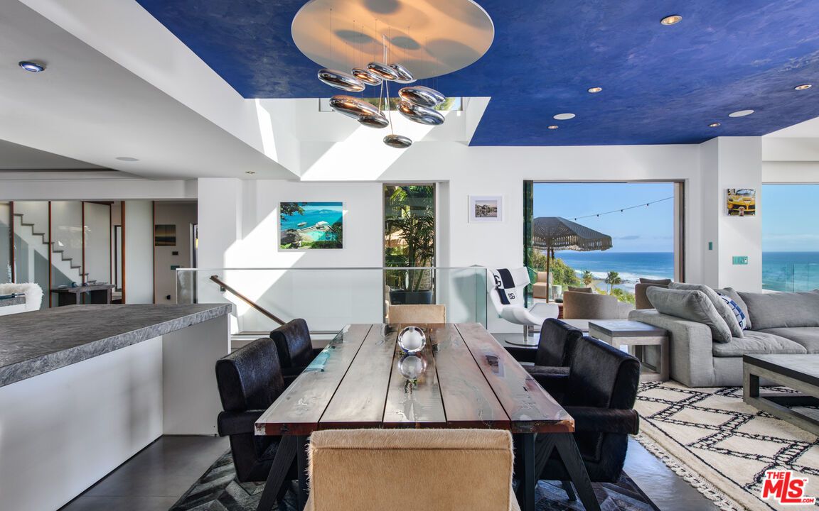 Dining room, Interior, Living room, Pendant Lights, Recessed Lighting, Water