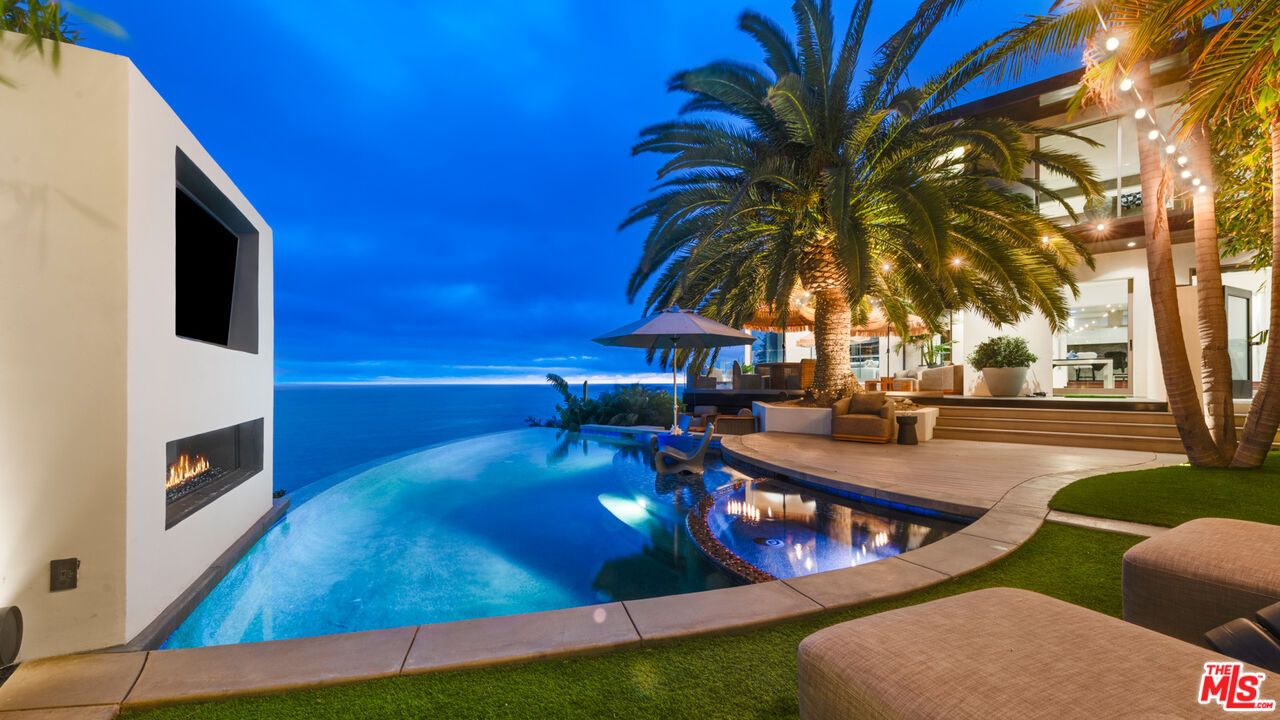 Exterior, Fireplace, Pool, Water