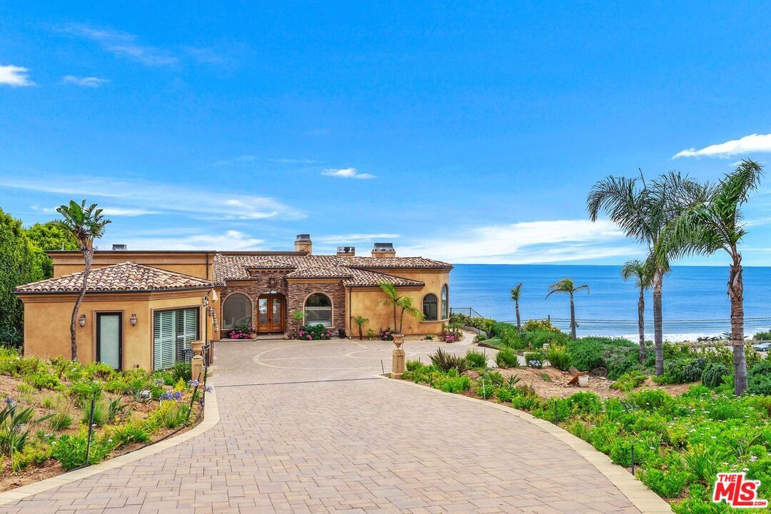 Backyard, Exterior, Facade, Water, Mediterranean
