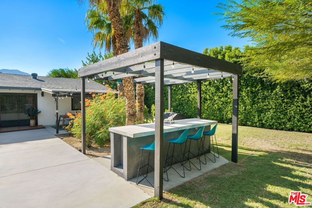 Backyard, Exterior, Hot Tub, Outdoor Kitchen