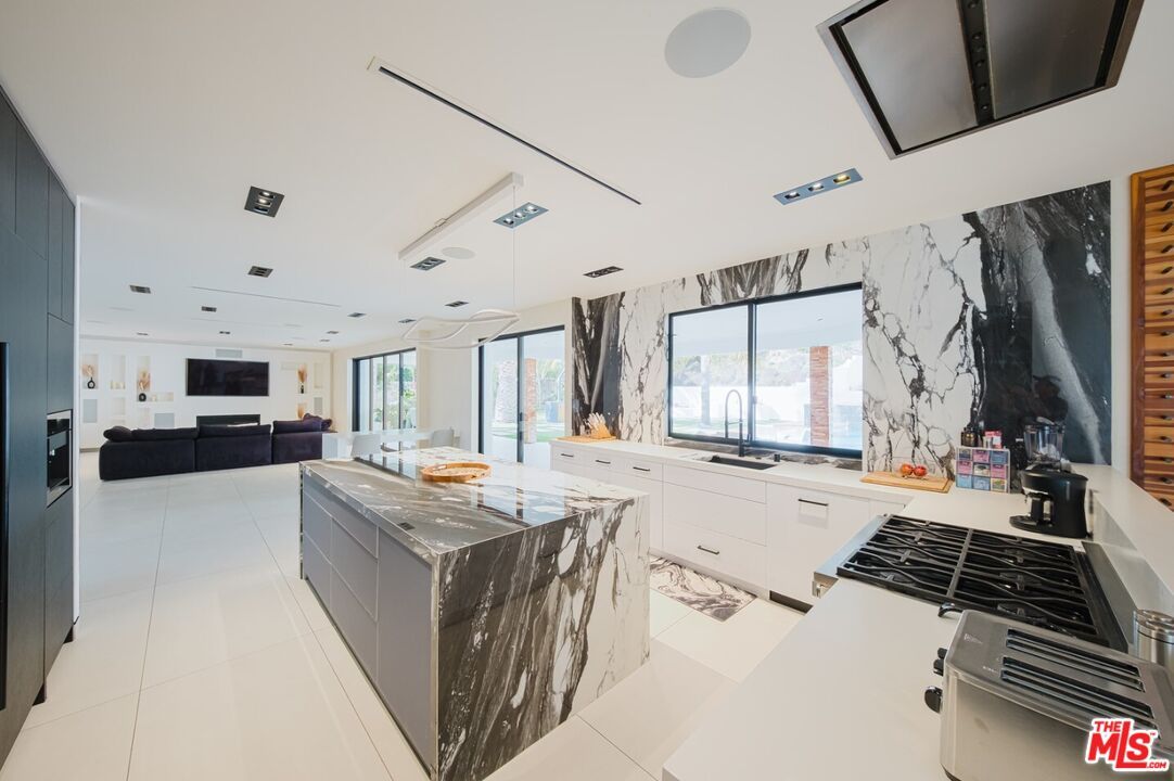 Interior, Kitchen, Living room, Marble Walls, Recessed Lighting