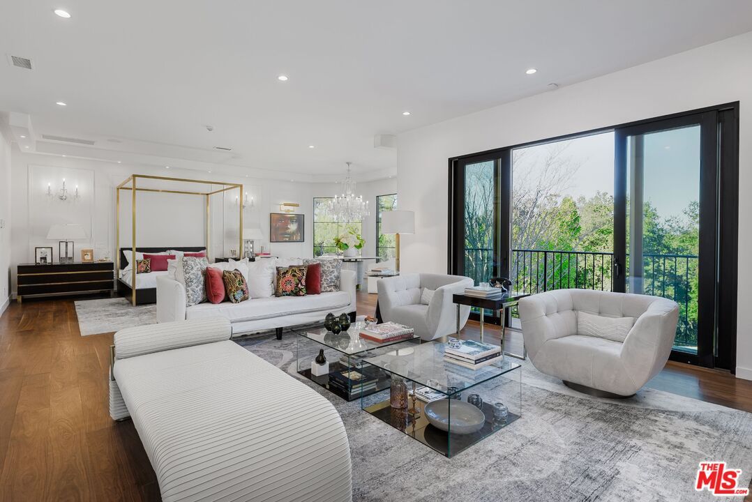 Chandelier, Dining room, Interior, Living room, Recessed Lighting, Wood Texture Flooring