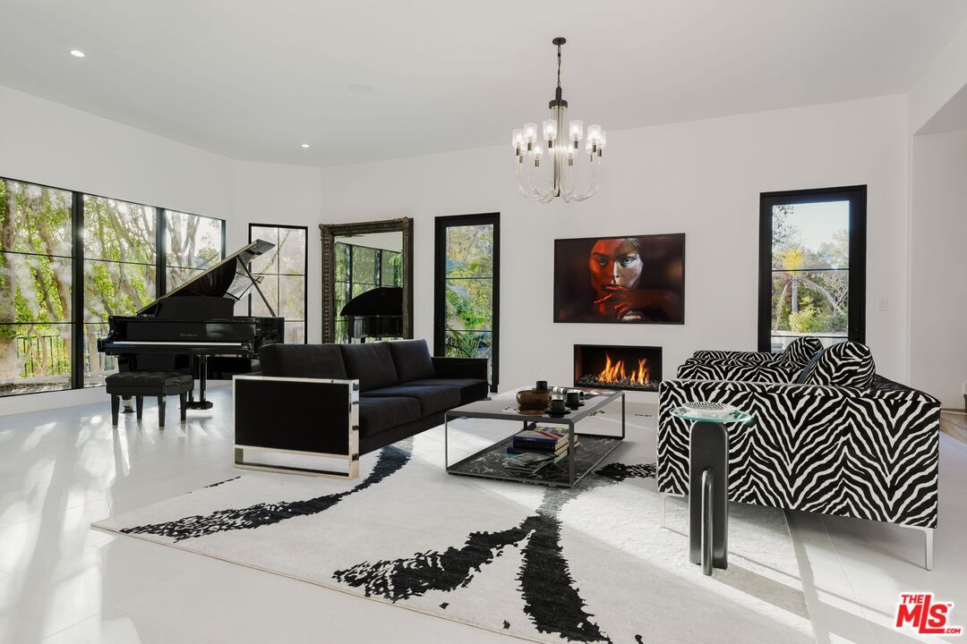 Fireplace, Interior, Living room, Pendant Lights, Piano, Recessed Lighting