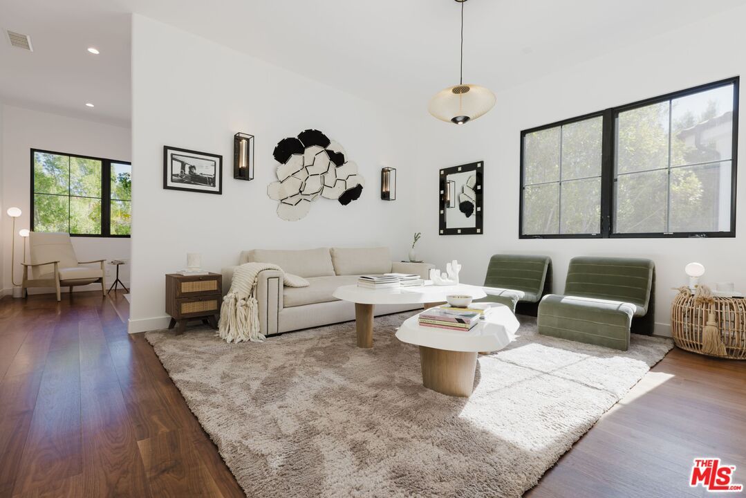 Interior, Living room, Pendant Lights, Recessed Lighting, Wood Texture Flooring