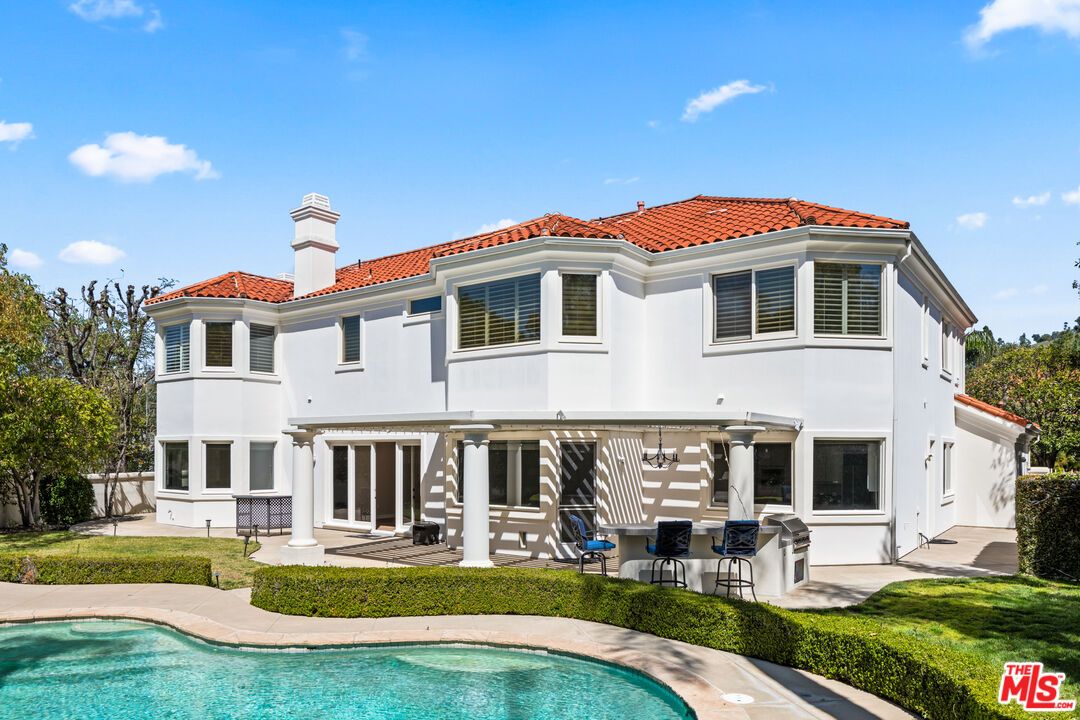Exterior, Pool