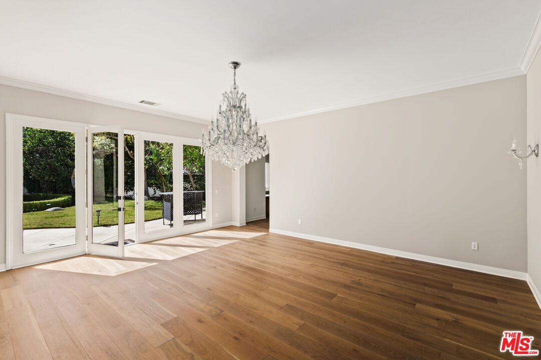 Chandelier, Empty room, Interior, Wood Texture Flooring