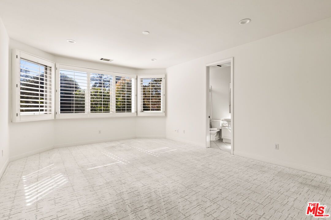 Bathroom, Empty room, Interior, Recessed Lighting