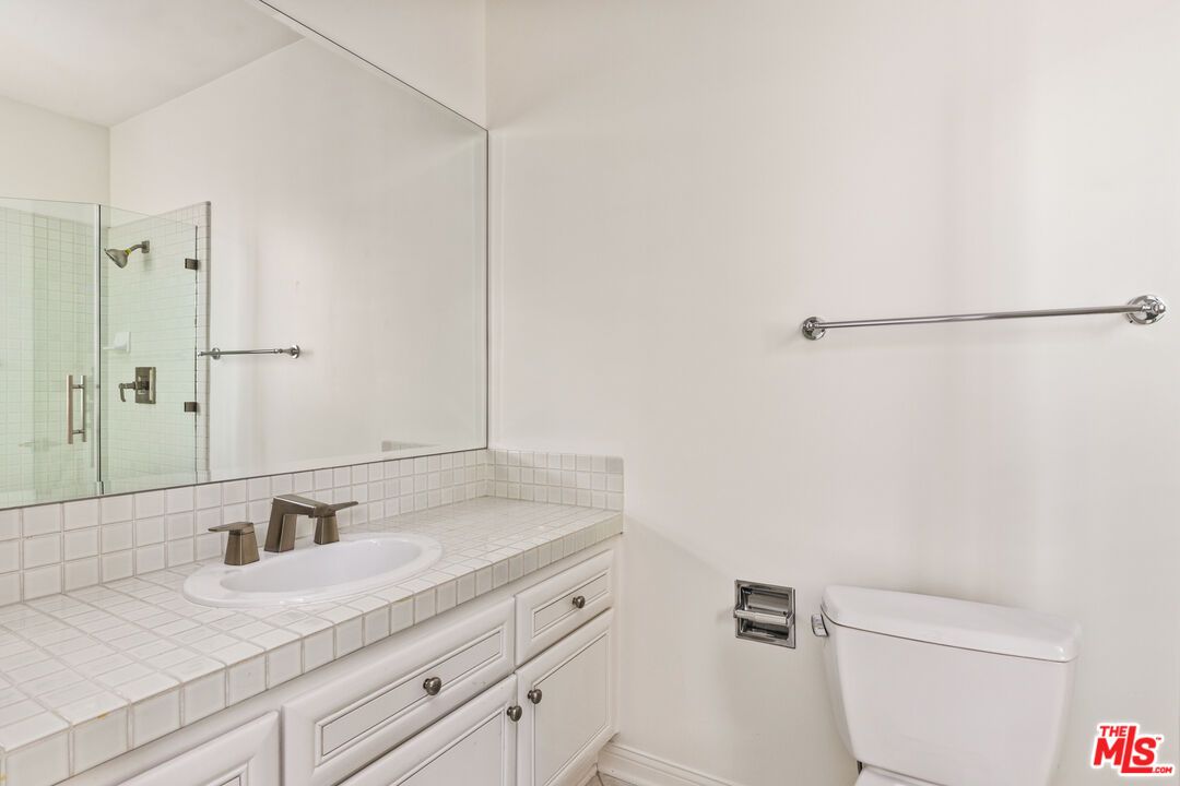 Bathroom, Interior, Tile Countertops