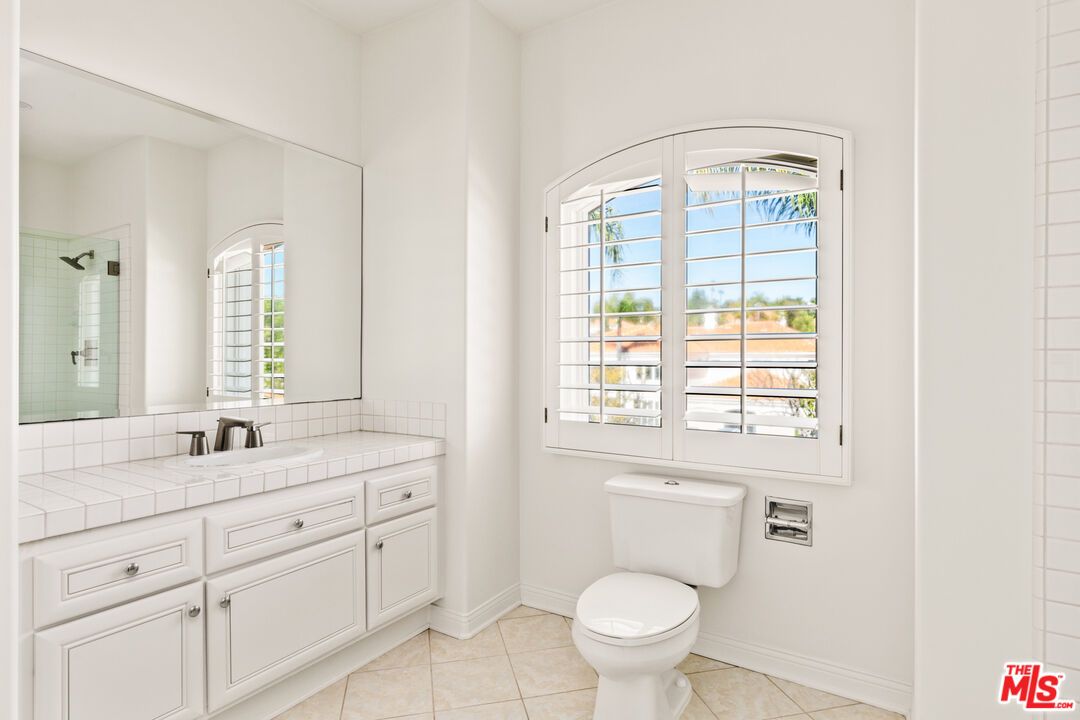 Bathroom, Interior, Tile Countertops