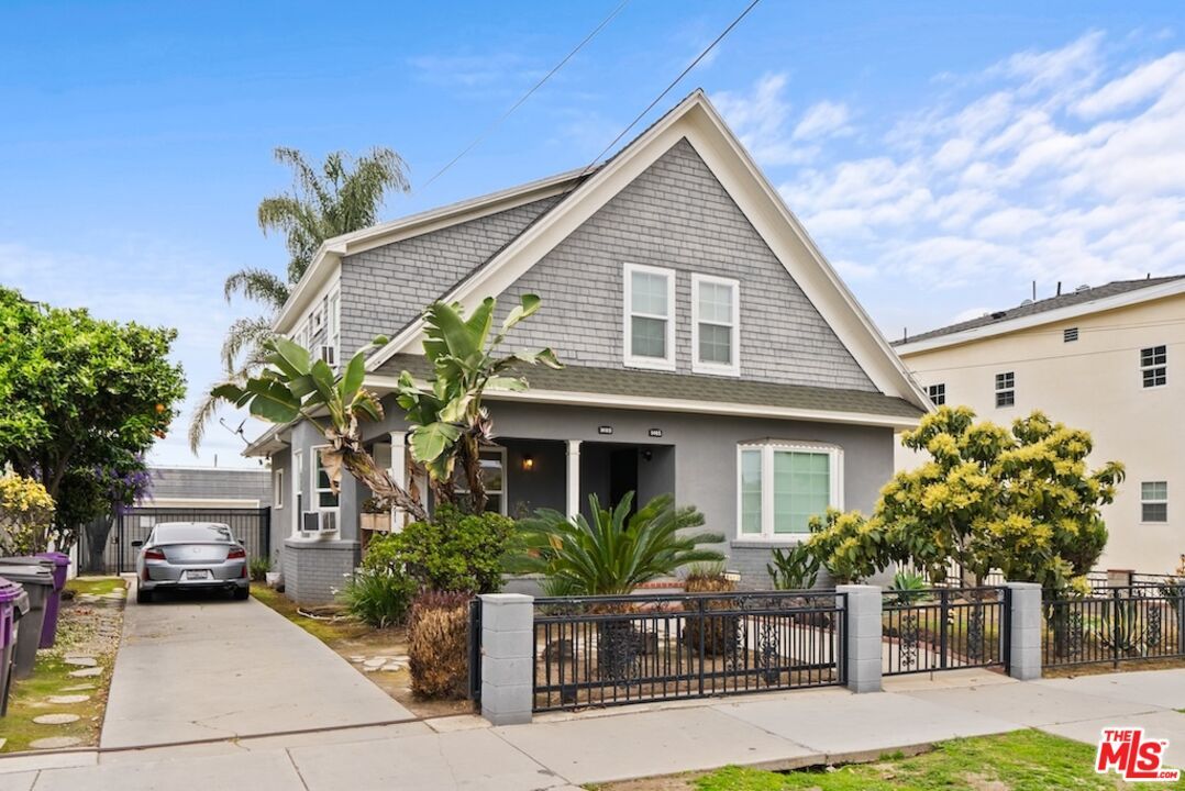 Exterior, Facade, Queen Anne Victorian