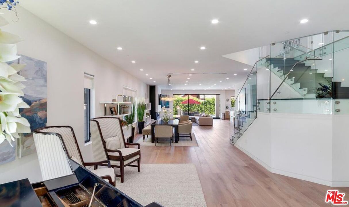 Dining room, Interior, Living room, Pendant Lights, Recessed Lighting, Wood Texture Flooring