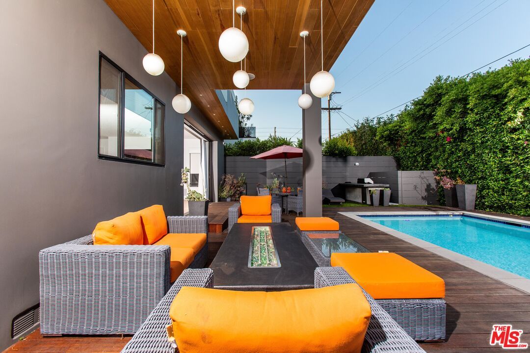 Exterior, Pendant Lights, Pool