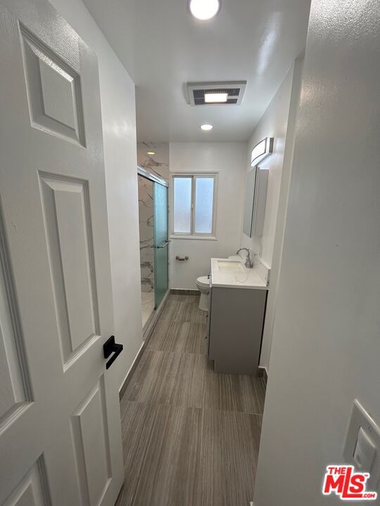 Bathroom, Interior, Marble Walls, Recessed Lighting