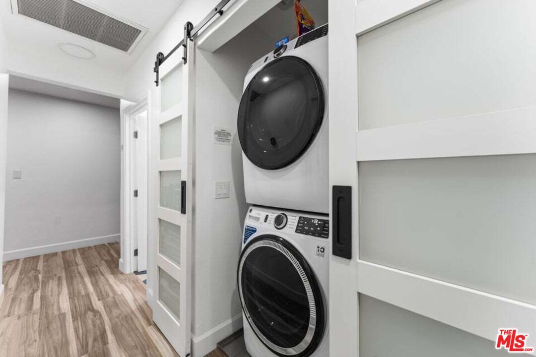 Interior, Utility Closets, Washer, Wood Texture Flooring