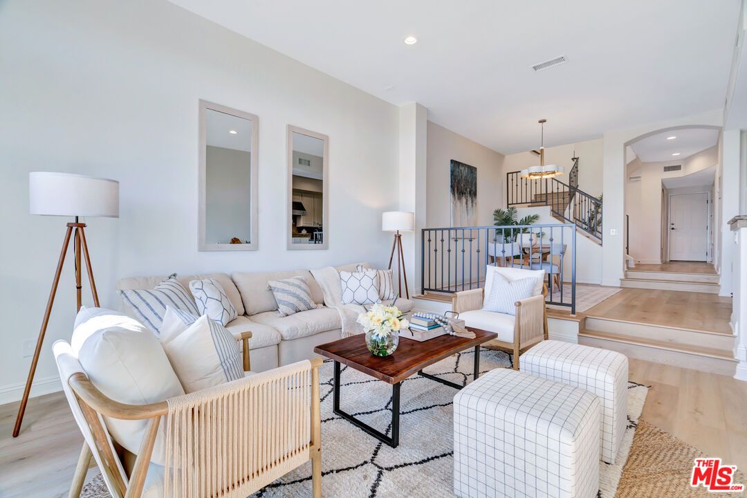 Interior, Living room, Pendant Lights, Recessed Lighting, Wood Texture Flooring