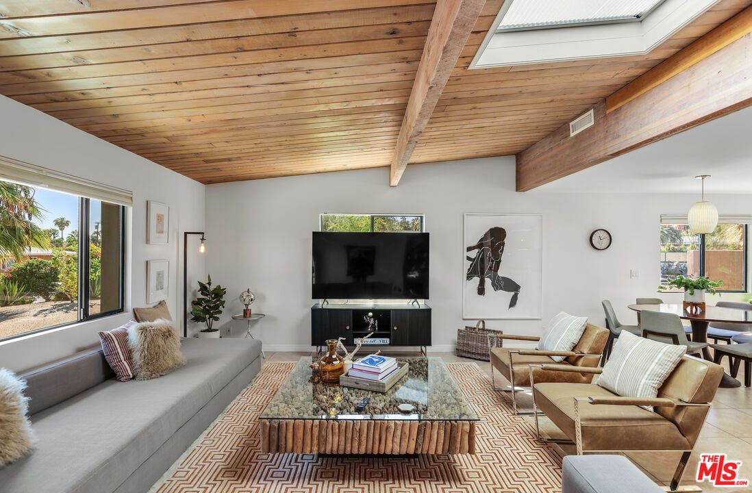 Dining room, Interior, Living room, Pendant Lights, Wooden Beams, Wooden Ceilings