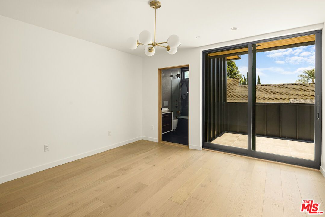 Empty room, Interior, Pendant Lights, Wood Texture Flooring