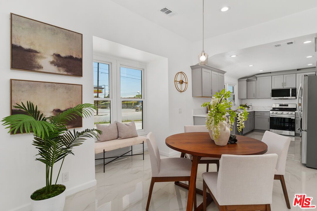 Dining room, Interior, Kitchen, Marble, Pendant Lights, Recessed Lighting, Stainless Steel Appliances