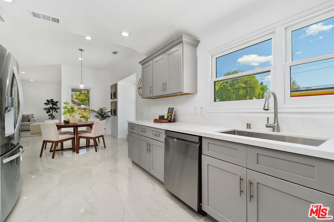 Dining room, Interior, Kitchen, Marble, Pendant Lights, Recessed Lighting, Stainless Steel Appliances