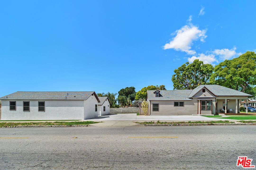 Exterior, Facade, Ranch