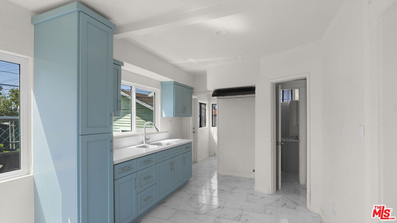 Bathroom, Interior, Marble, Recessed Lighting